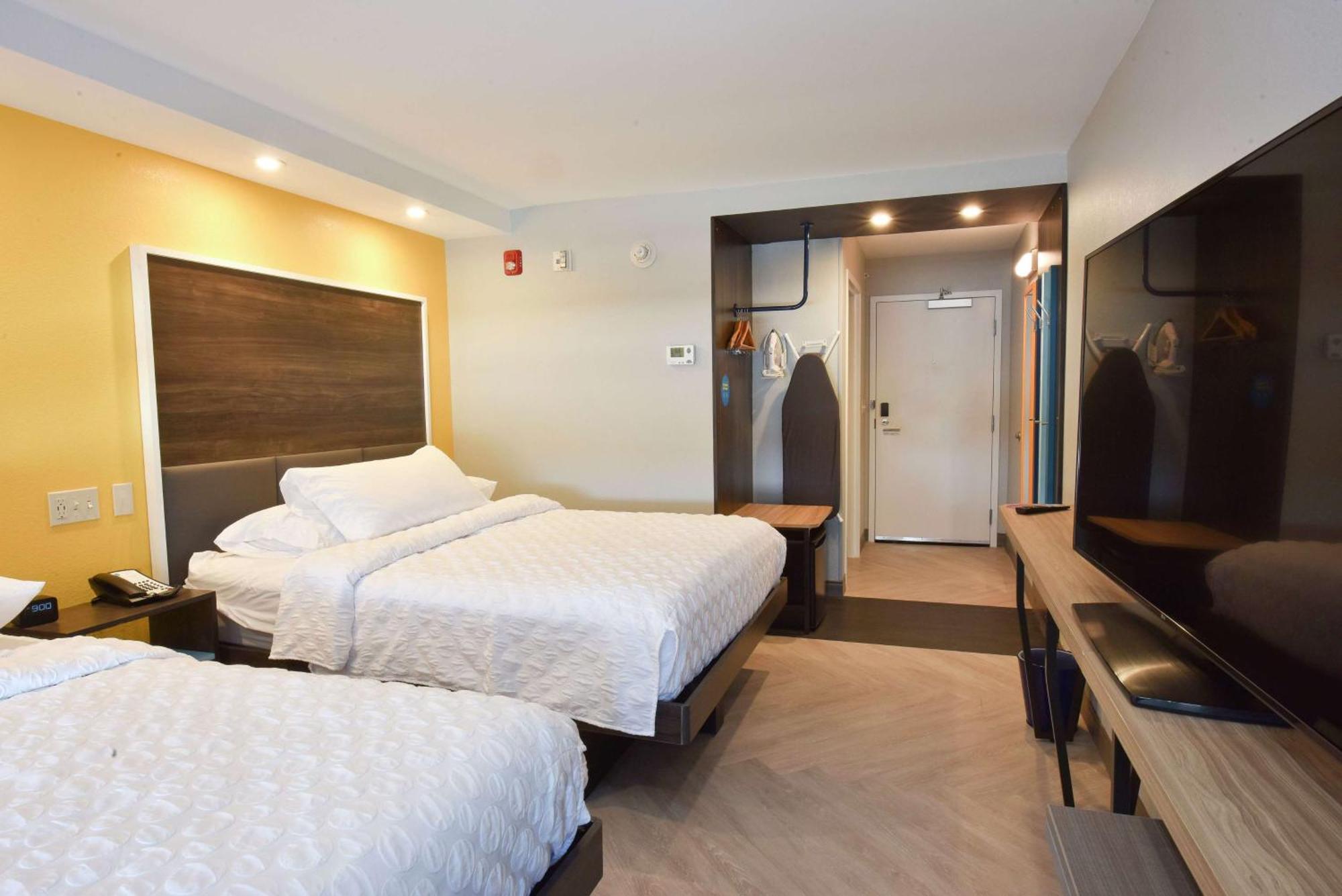 Tru By Hilton Lawrence Hotel Buitenkant foto